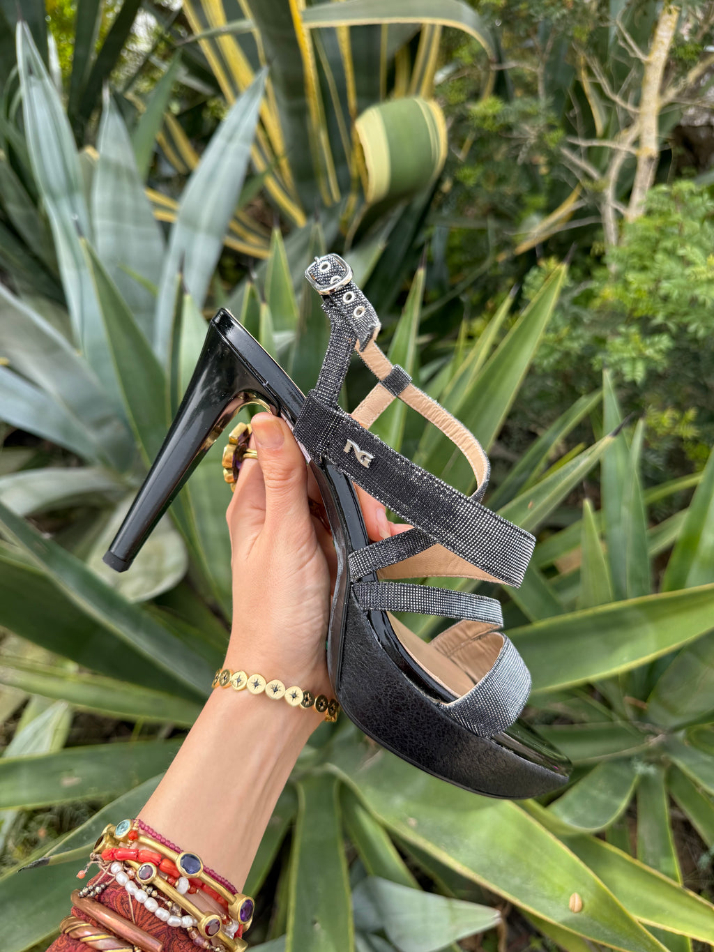 Tacones negros brillo