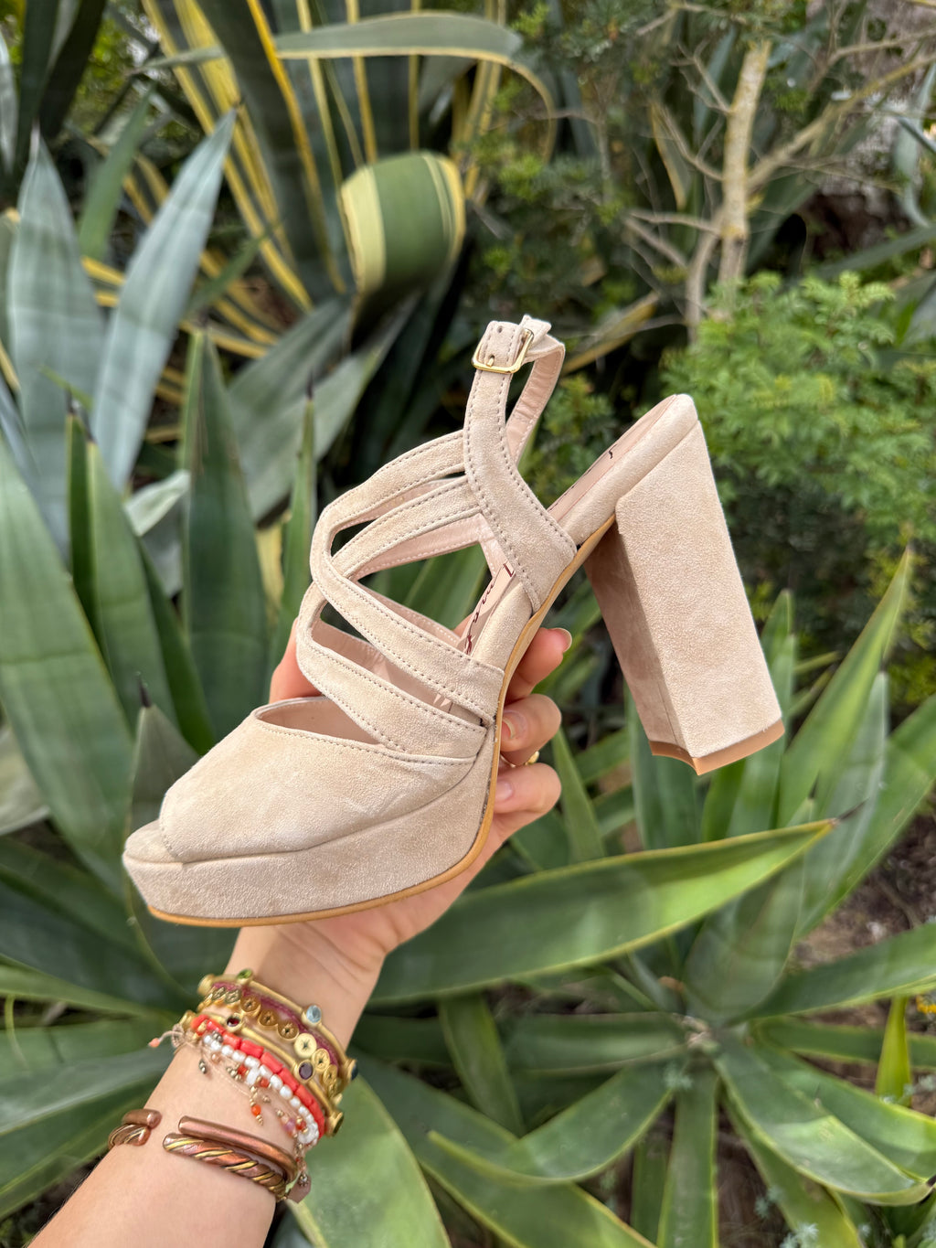 Tacones beige plataforma