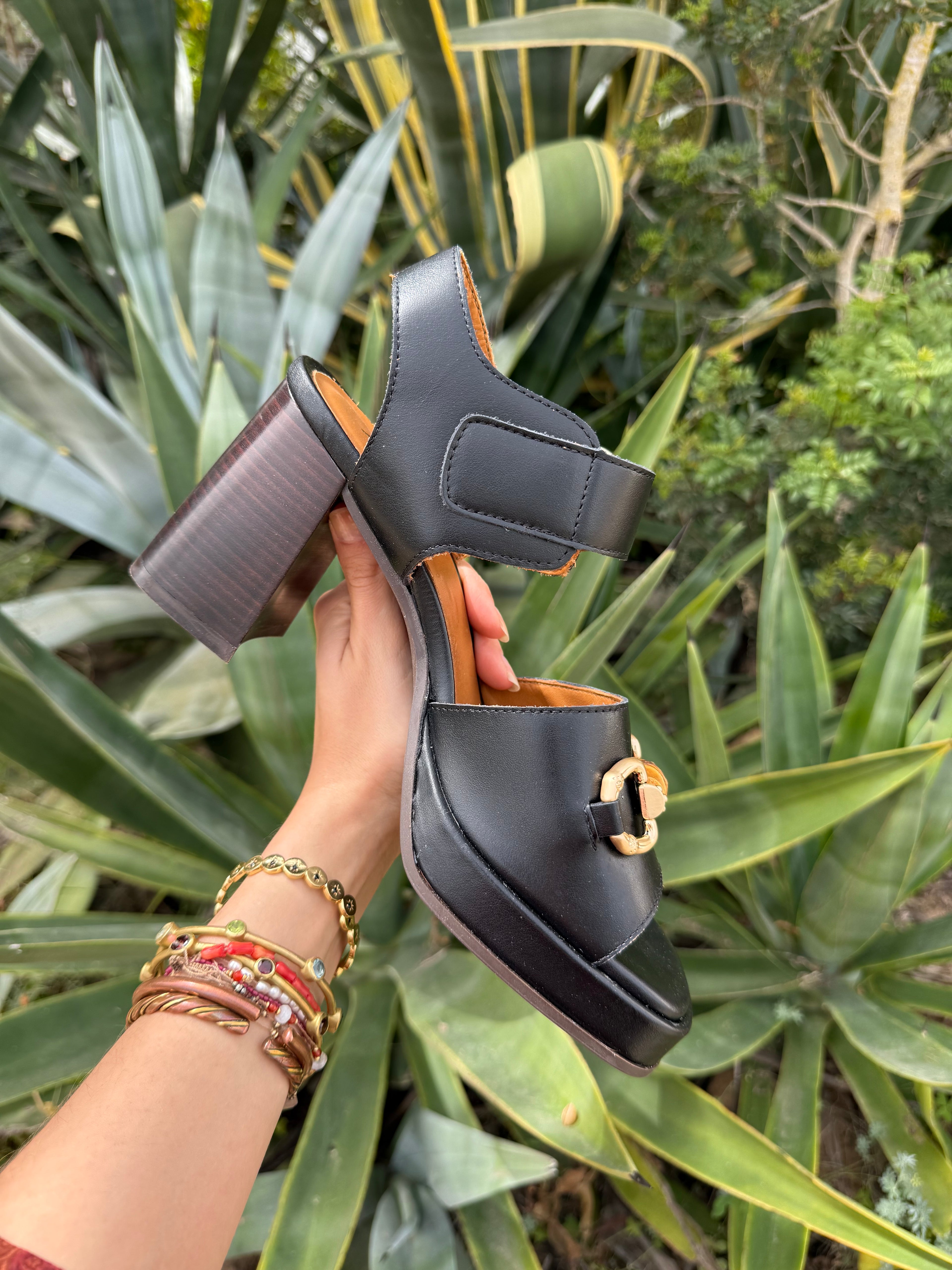 Tacones anchos hebilla bambú