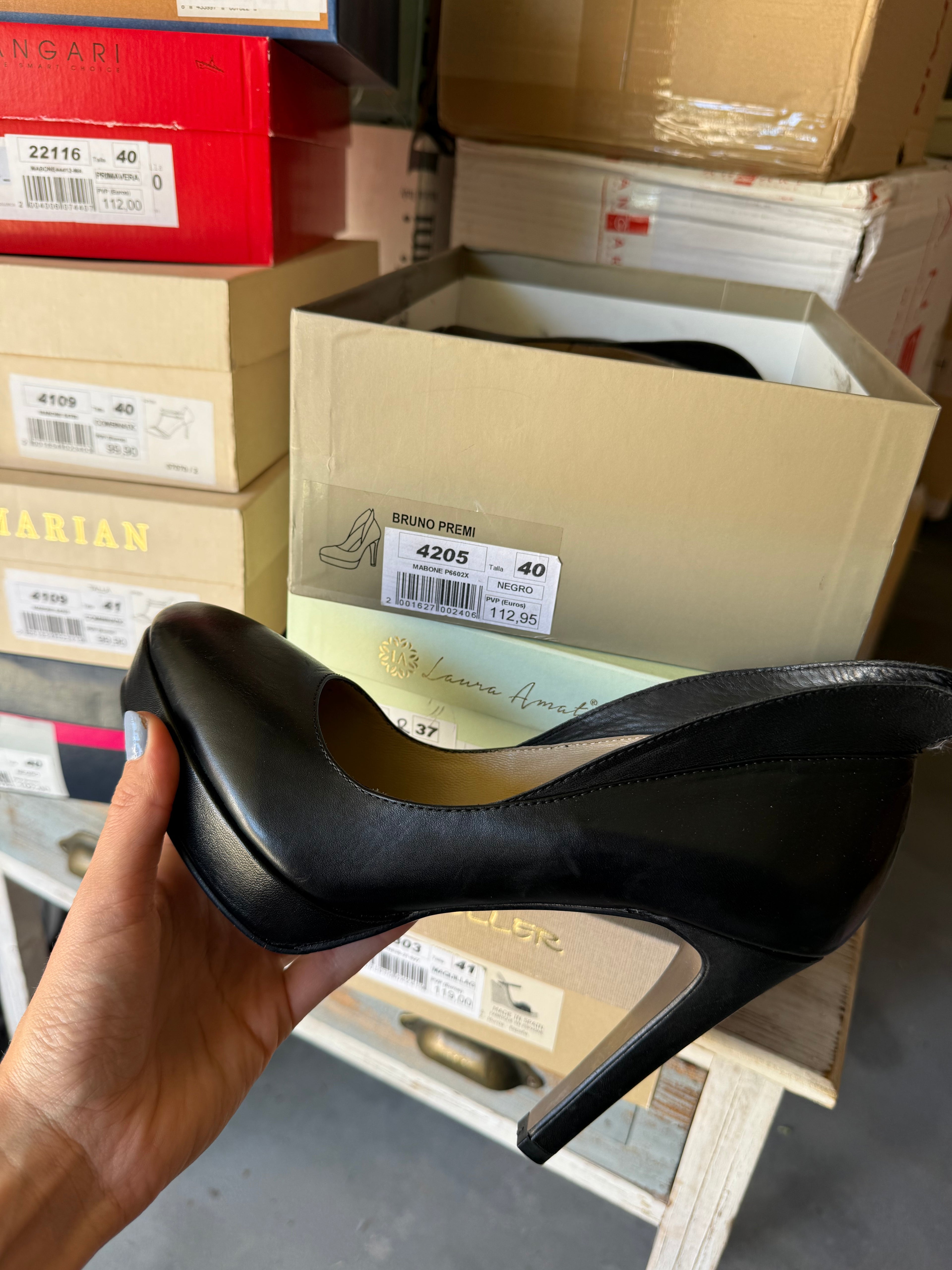 Tacones básicos negros