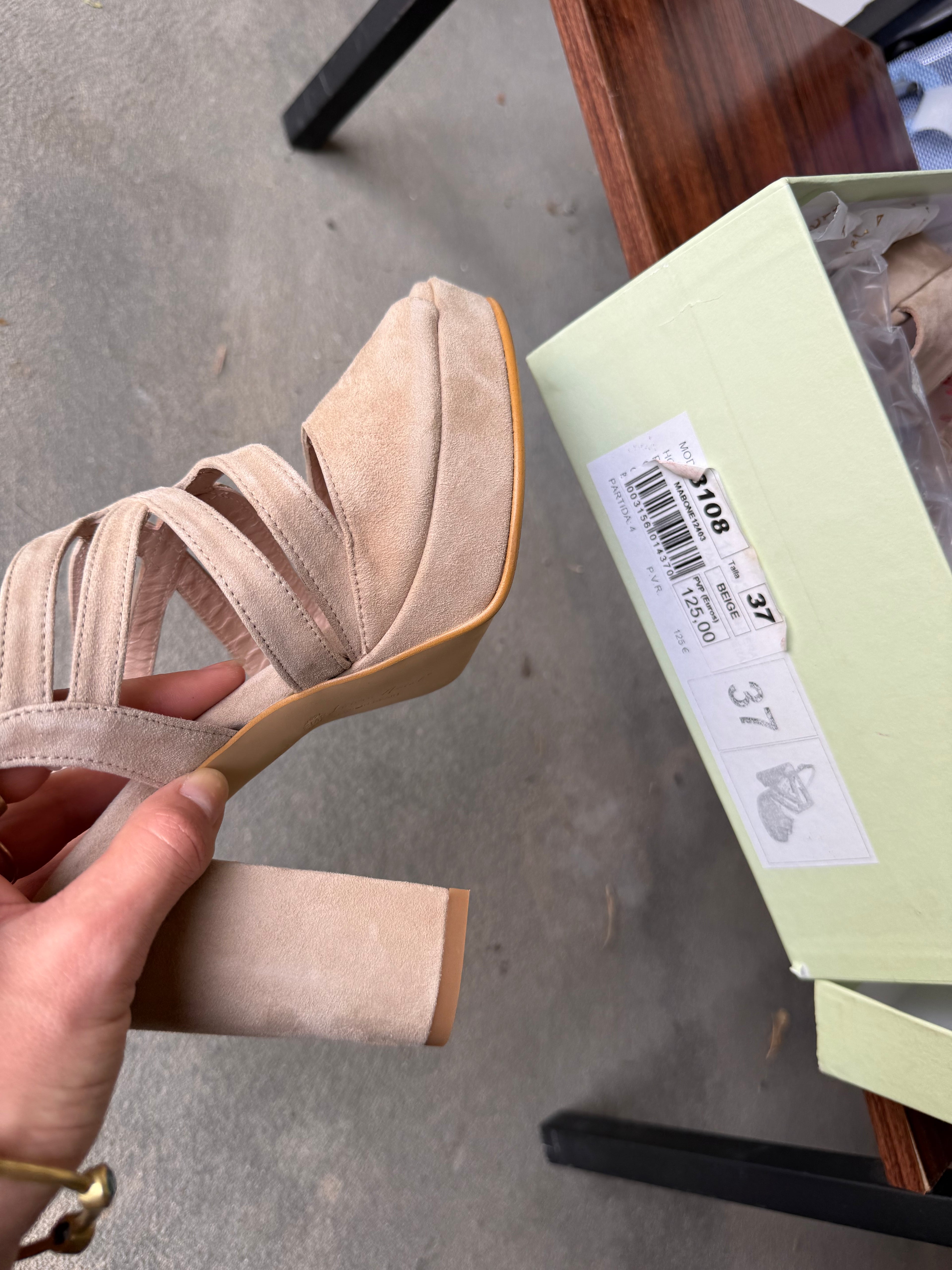 Tacones beige plataforma