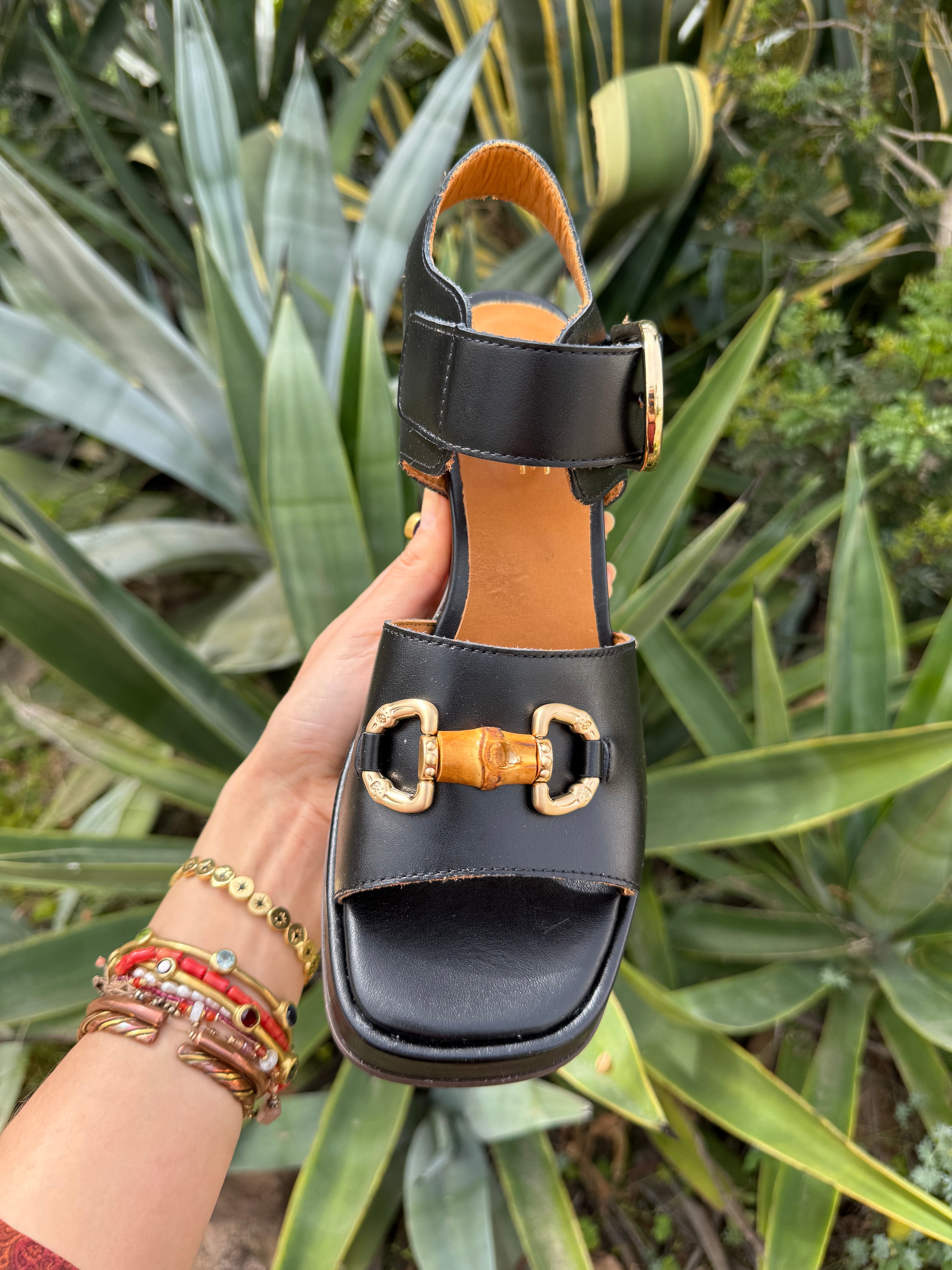 Tacones anchos hebilla bambú