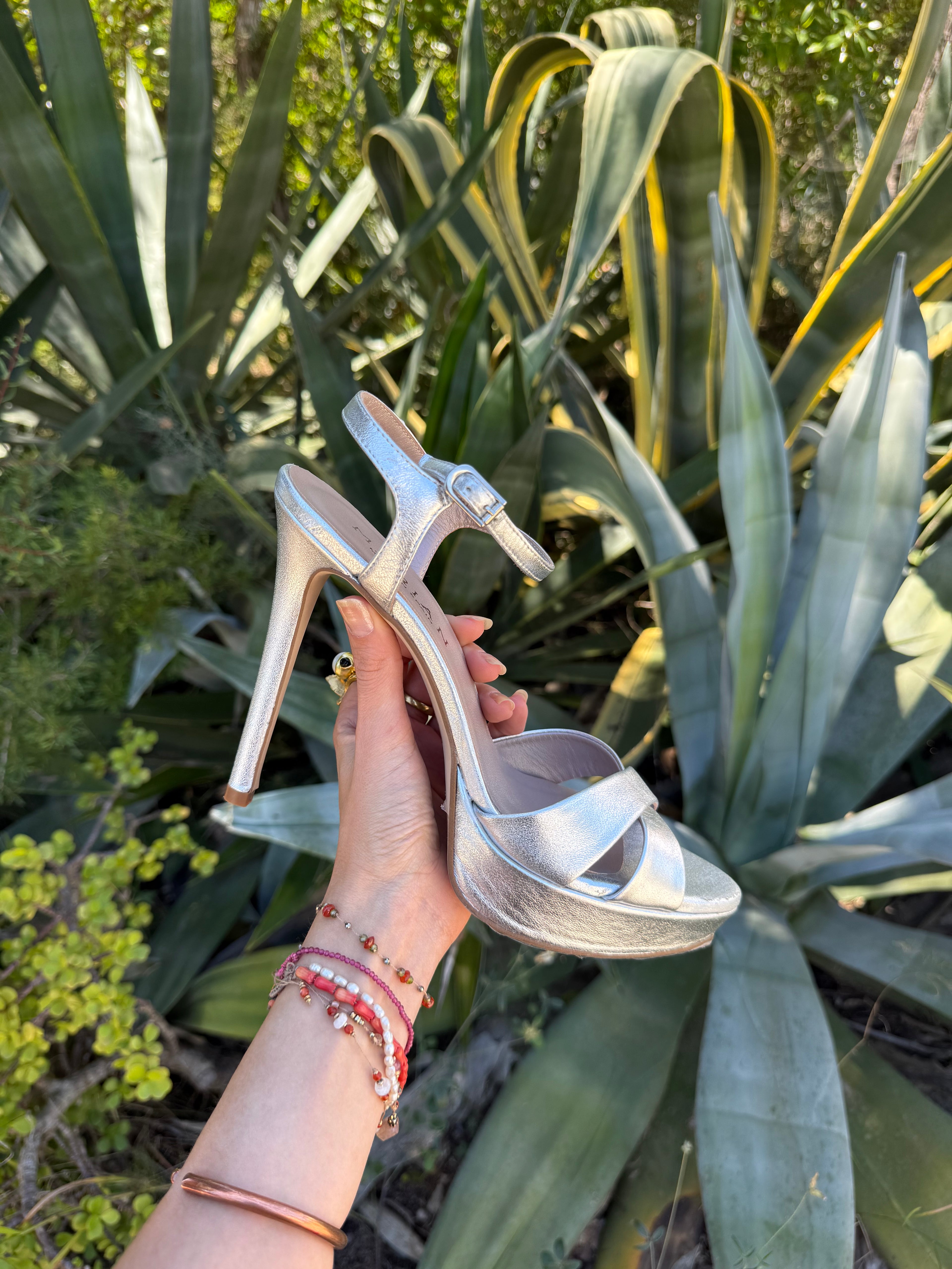 Tacones plateados