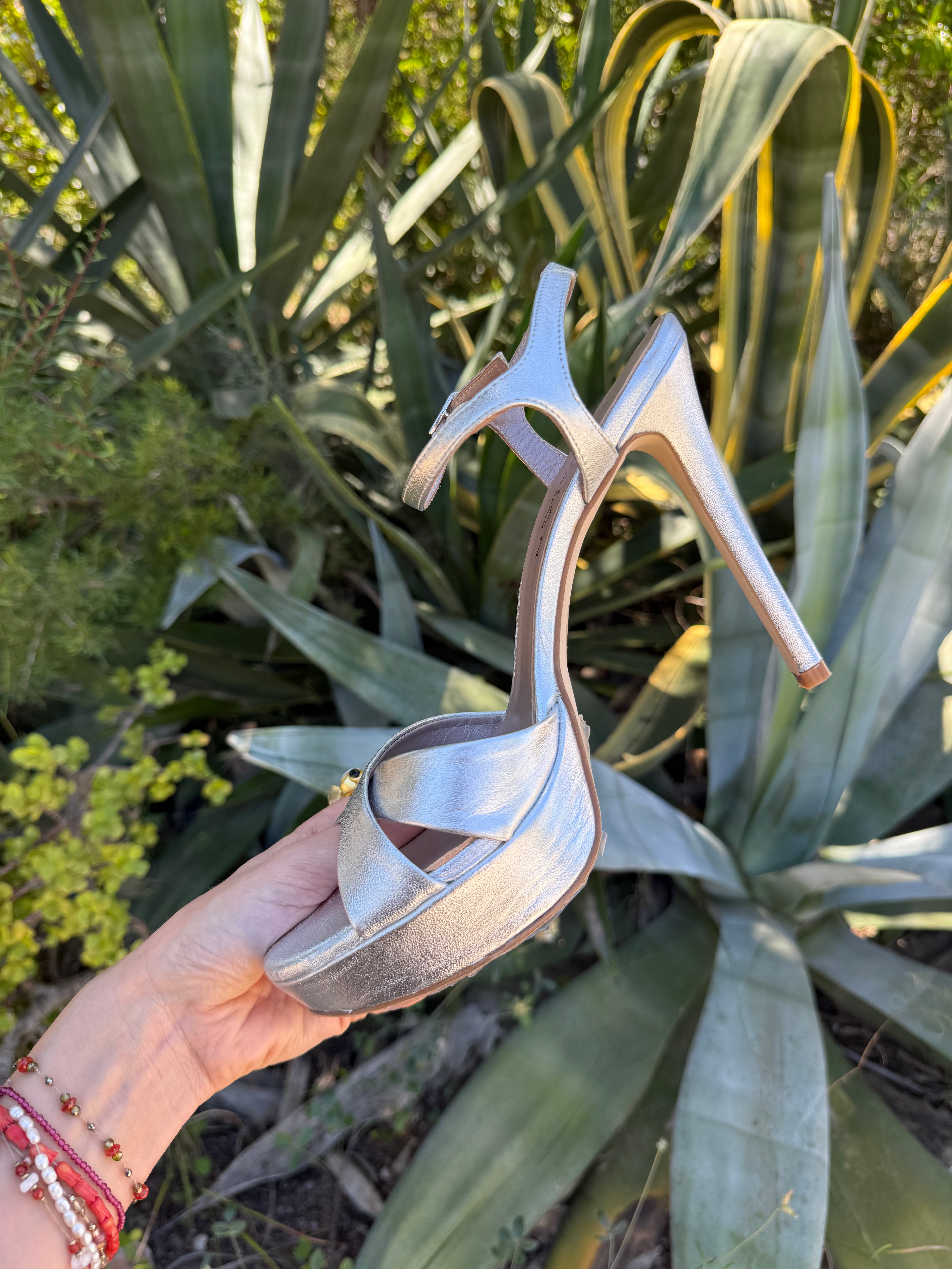 Tacones plateados