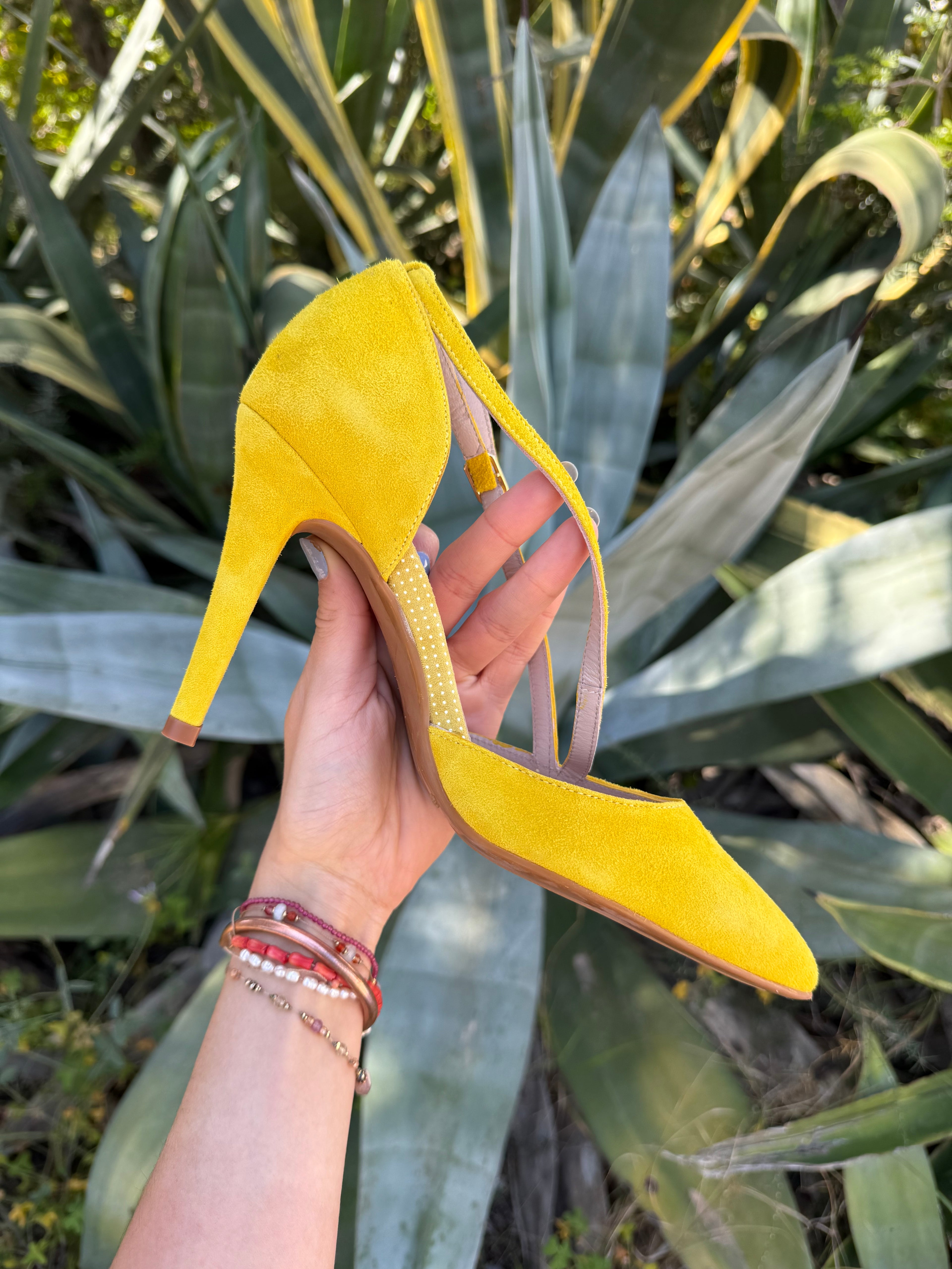 Tacones amarillos stilettos