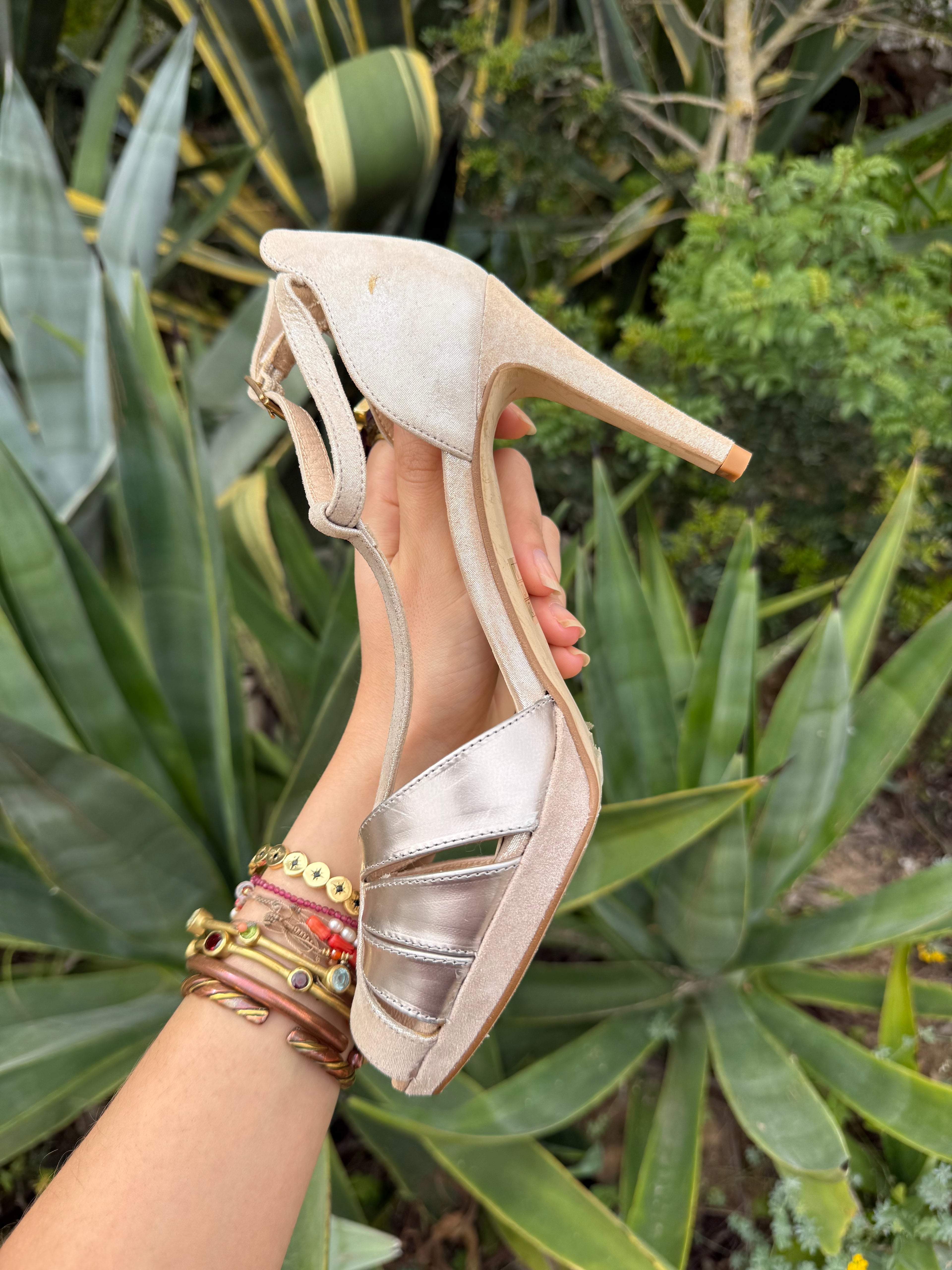 Tacones plateados