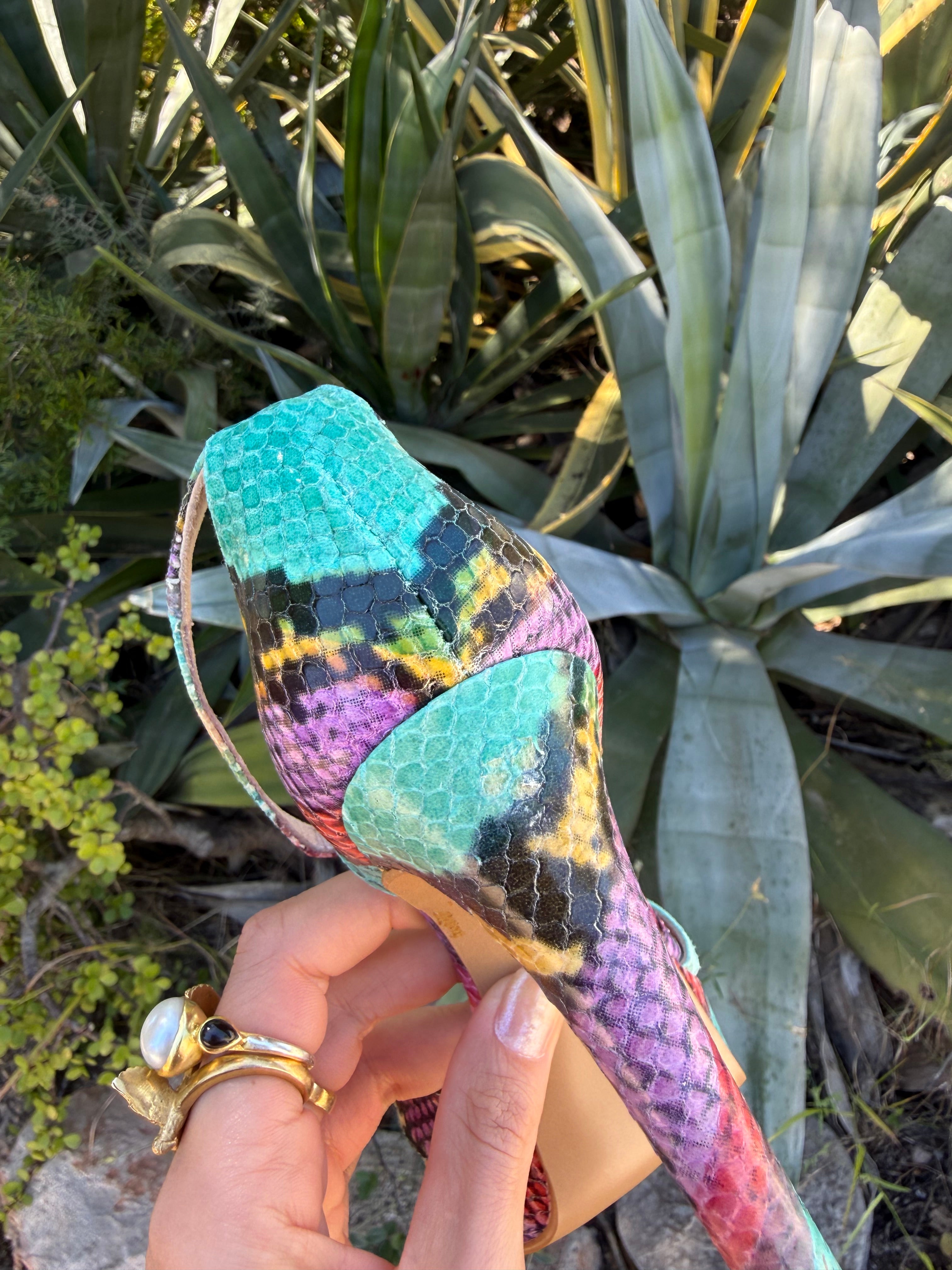 Tacones serpiente multicolor