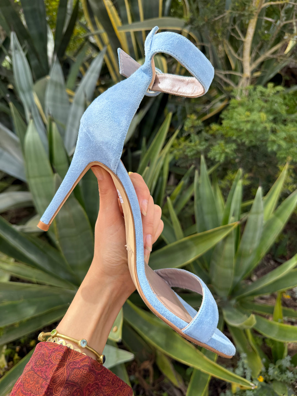 Tacones celestes hebilla