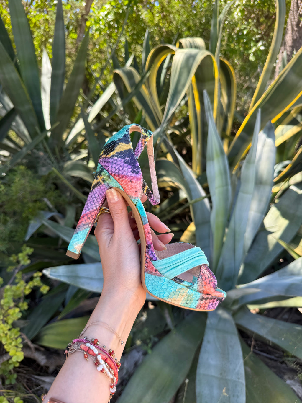 Tacones serpiente multicolor