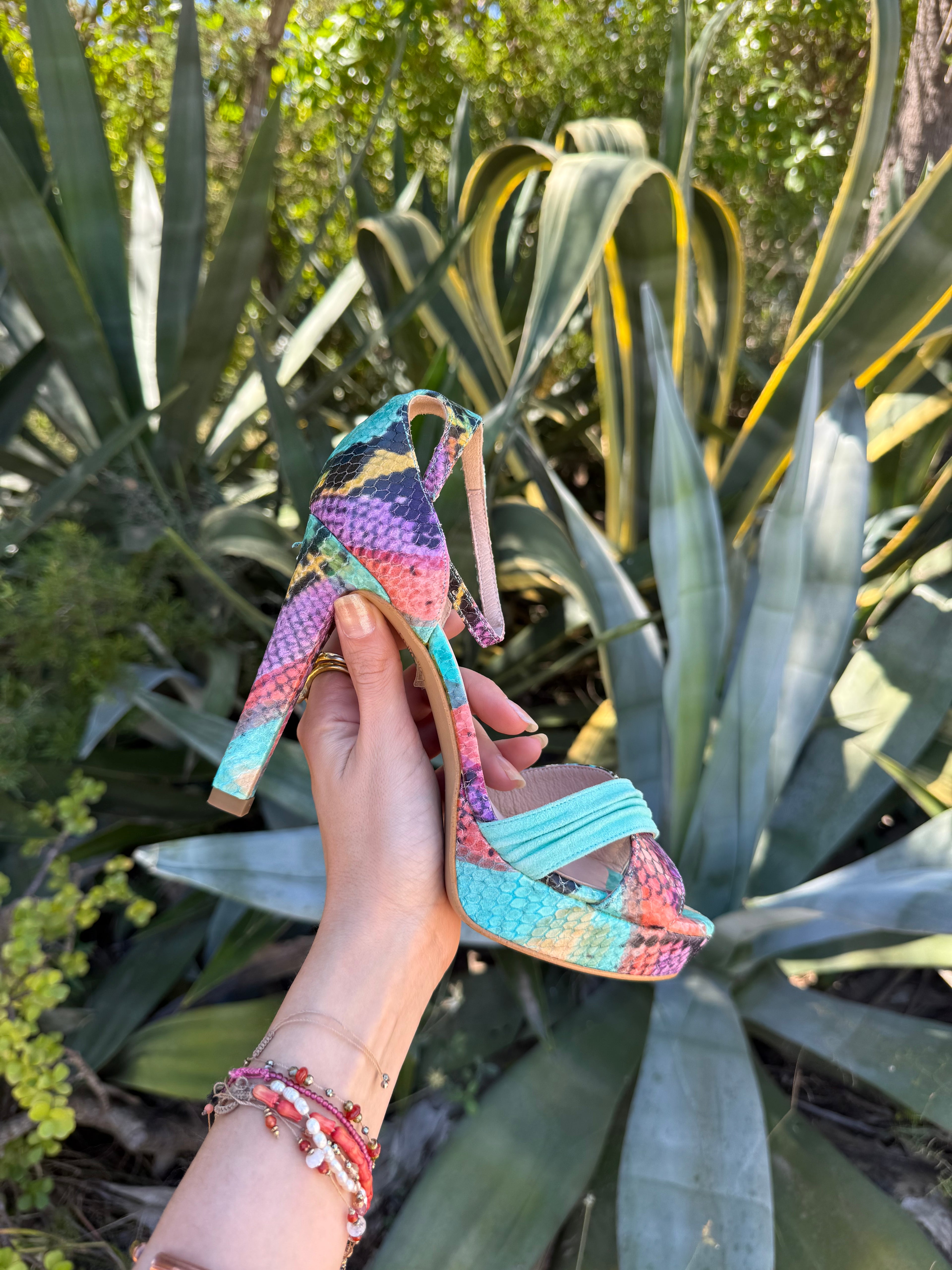Tacones serpiente multicolor