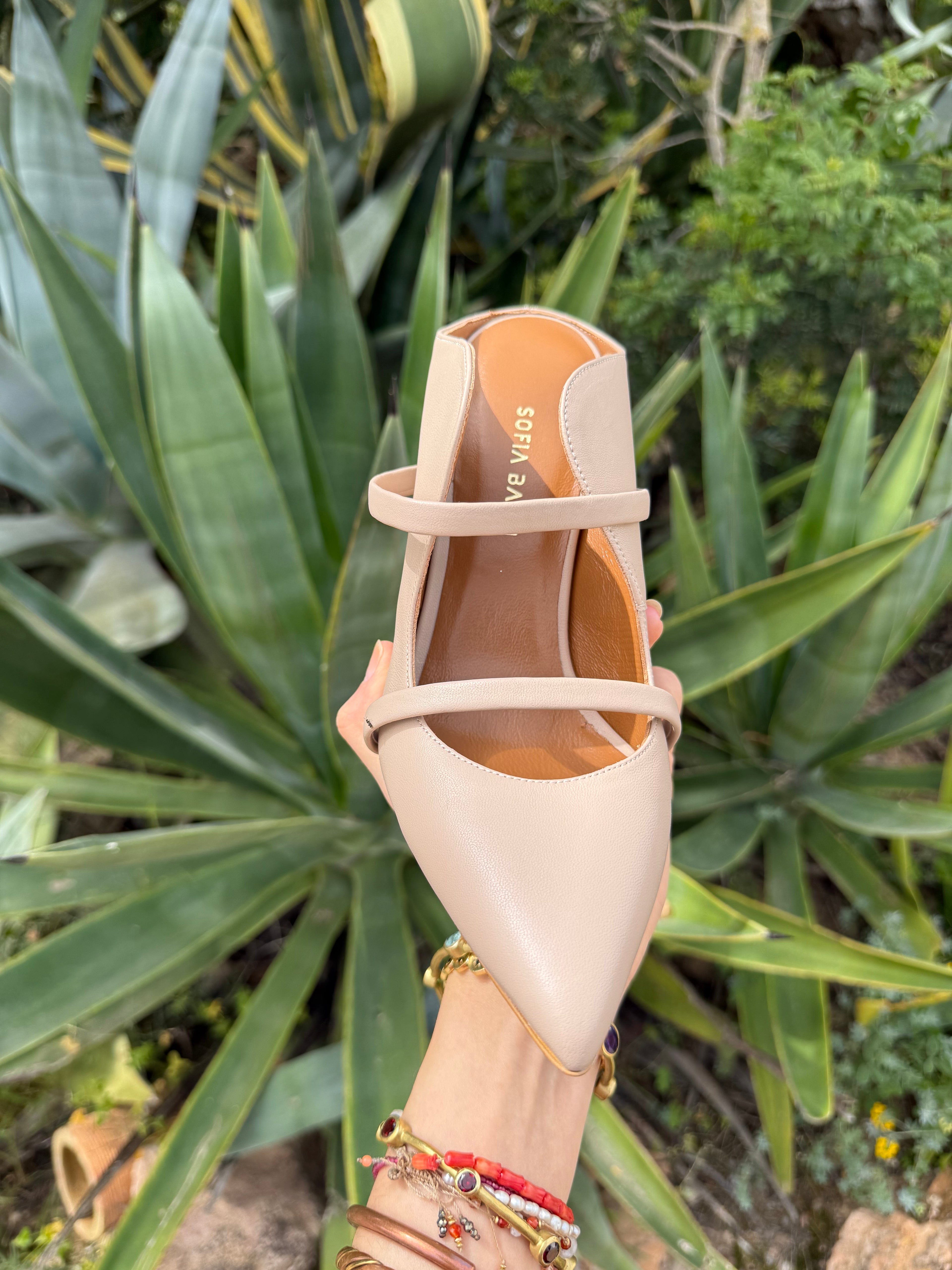 Tacones beige cerrados