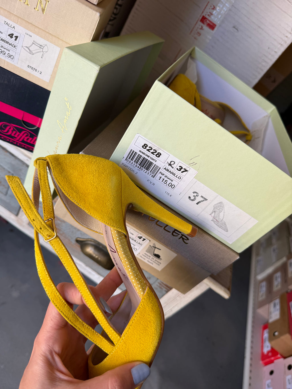 Tacones amarillos stilettos