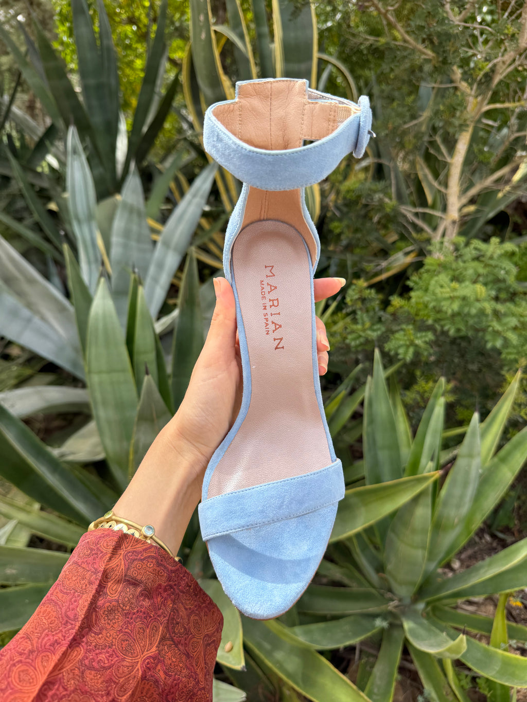 Tacones celestes hebilla