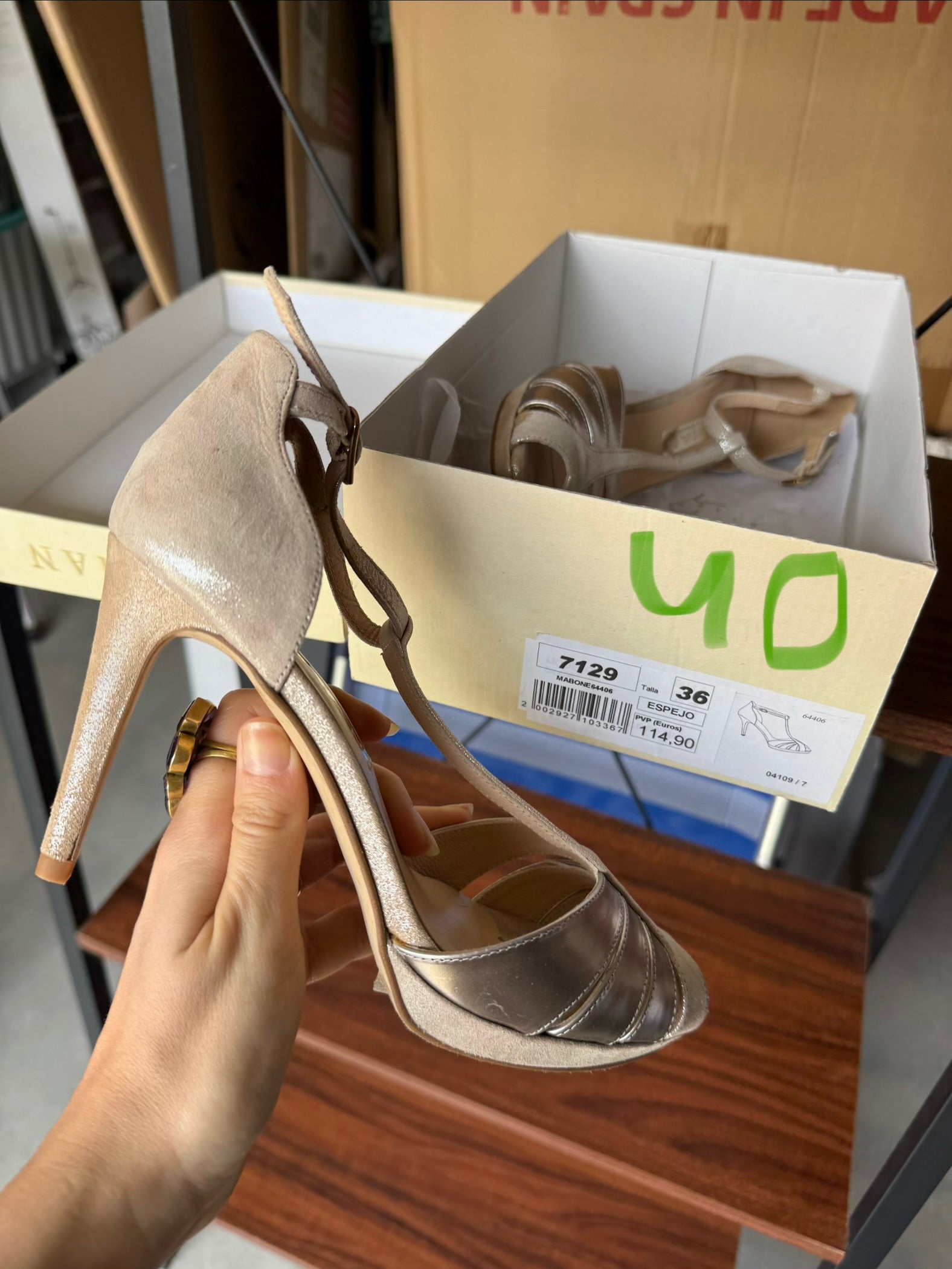 Tacones plateados