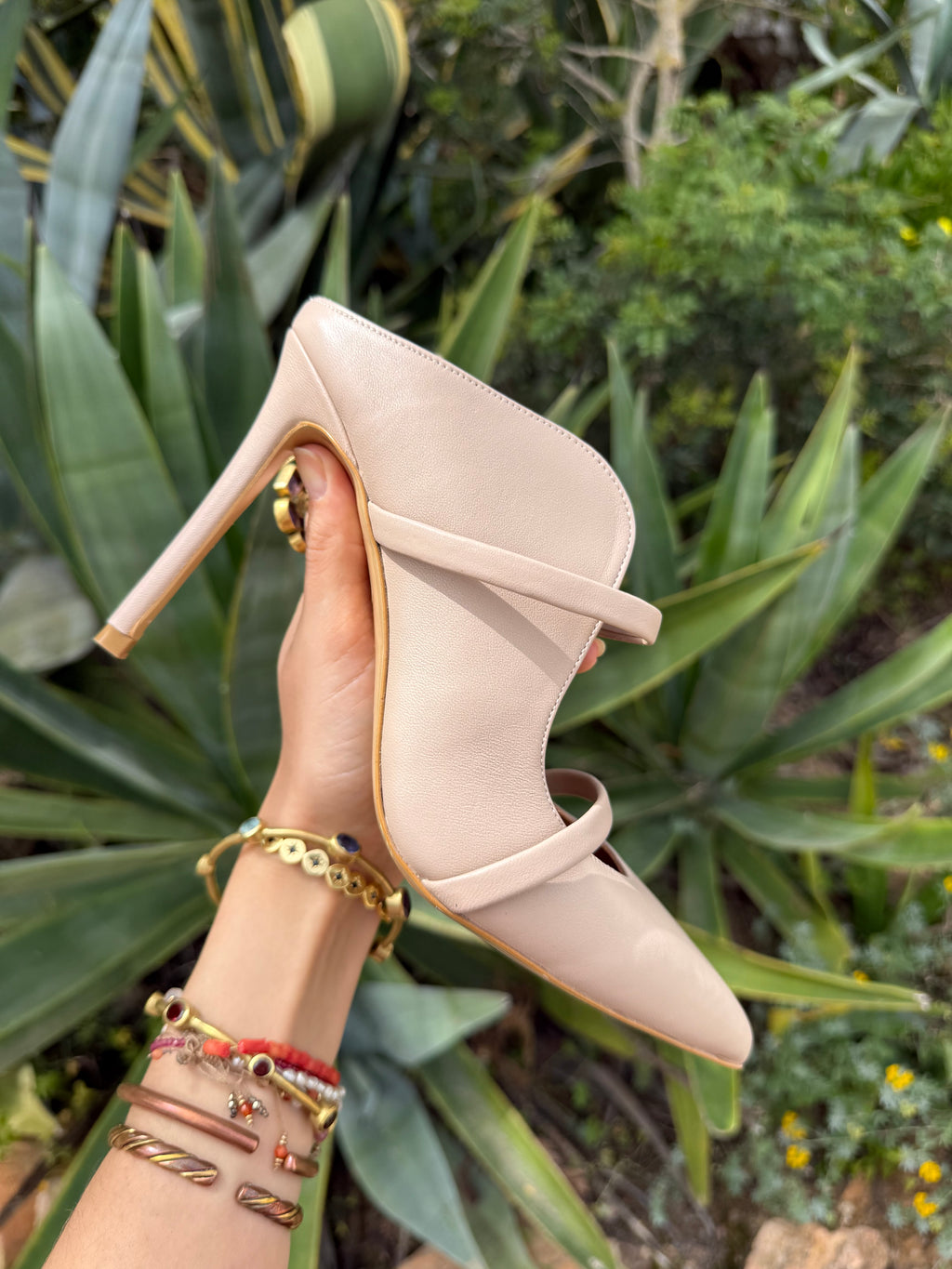 Tacones beige cerrados